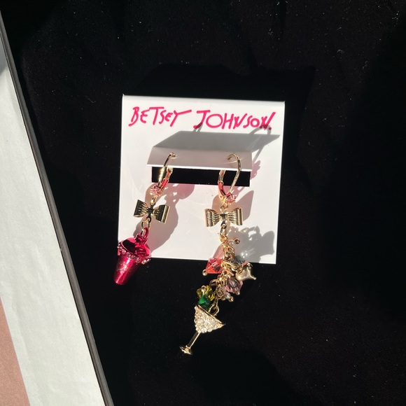 NWT Betsey Johnson Pink and Gold Cocktail Earrings🥳-final price🤩 - Picture 3 of 7